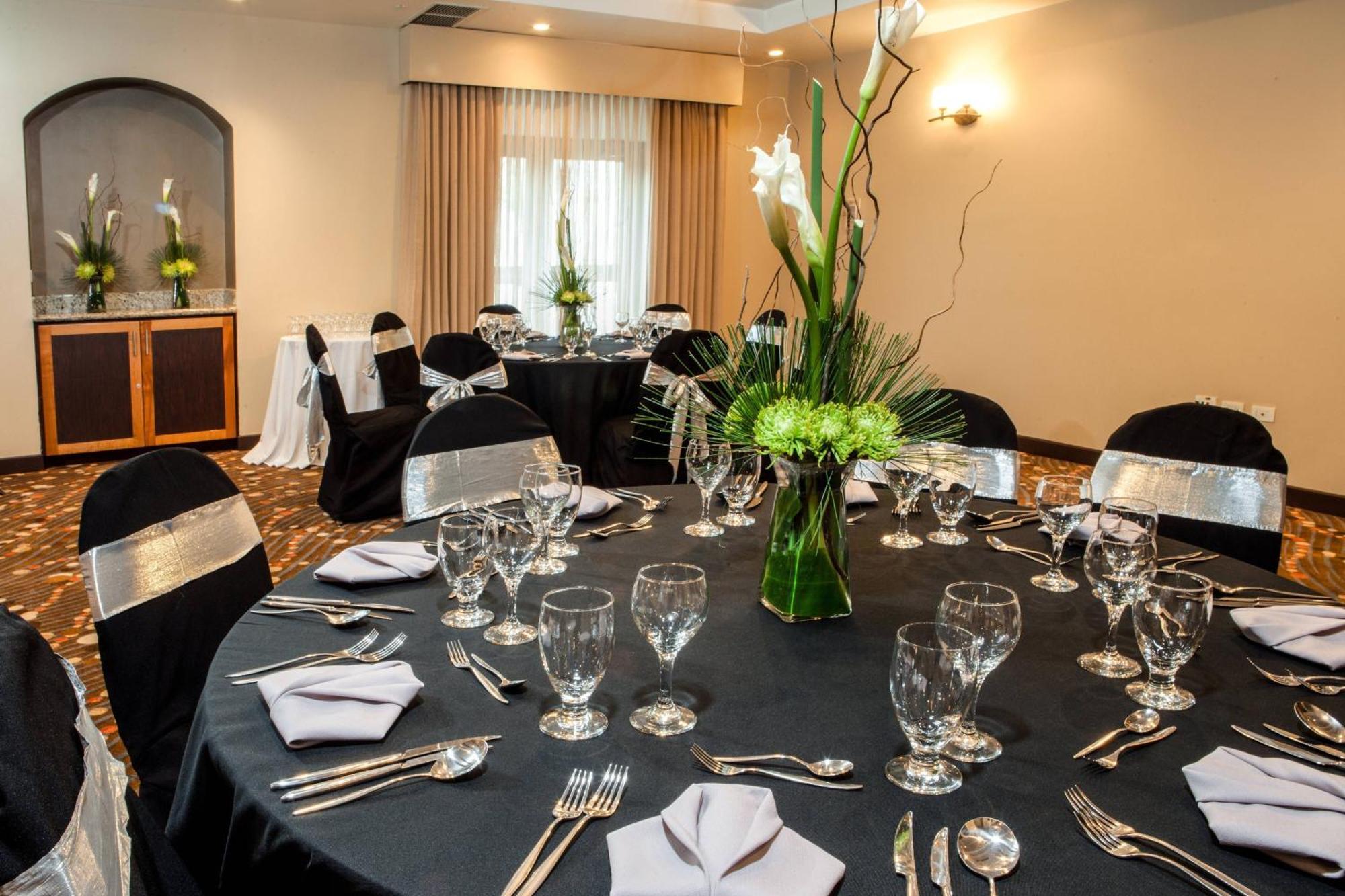 Courtyard By Marriott Port Of Spain Экстерьер фото