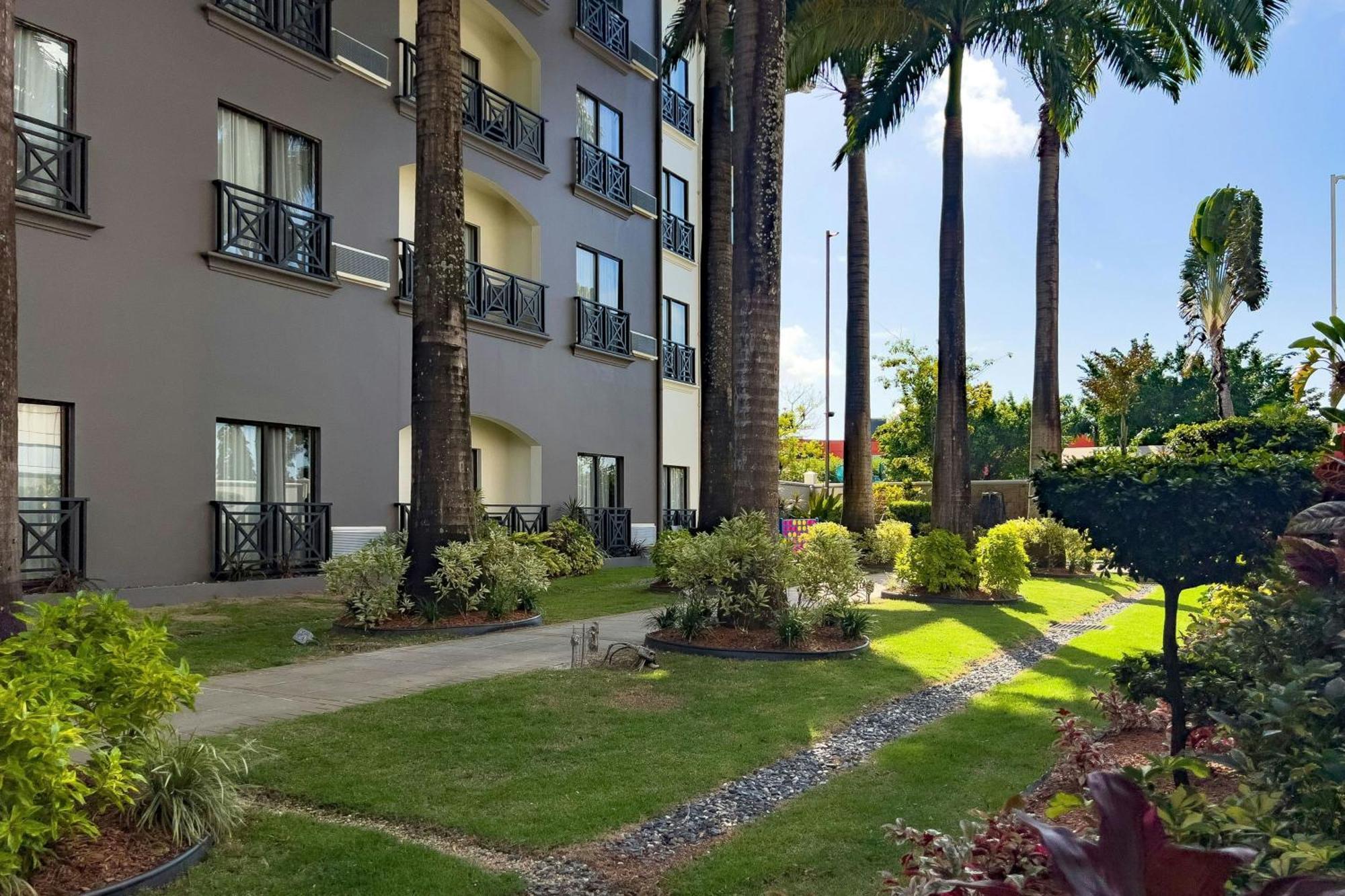 Courtyard By Marriott Port Of Spain Экстерьер фото