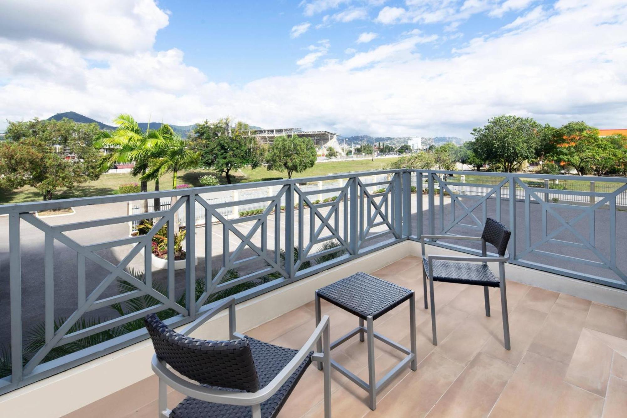 Courtyard By Marriott Port Of Spain Экстерьер фото